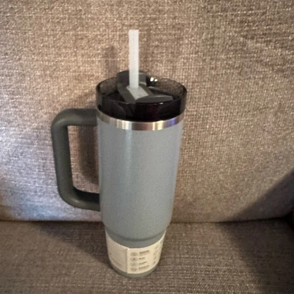 Stanley Gray Tumbler with Handle - Picture 2 of 3